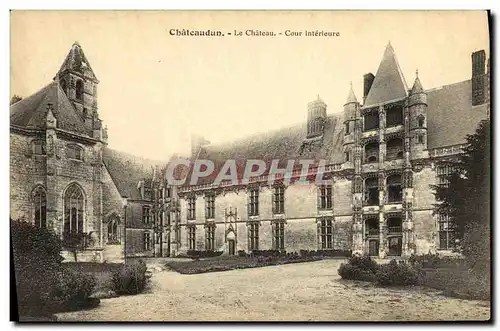 Ansichtskarte AK Chateaudun Le Chateau Cour Interieure