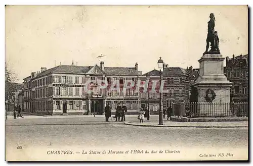 Ansichtskarte AK Chartres La Statue de Marceau et L Hotel du Duc de Chartres