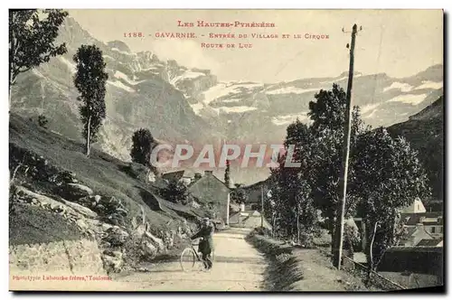 Cartes postales Gavarnie Entree du village et le cirque Route de Luz