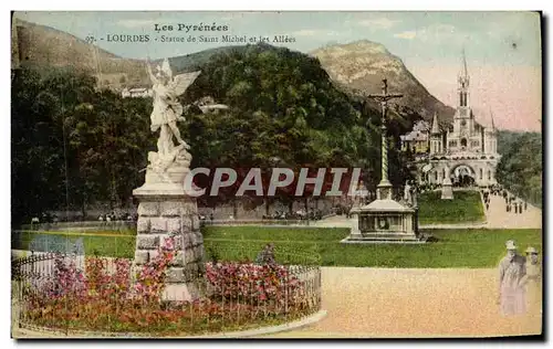 Cartes postales Lourdes statue de Saint Michel et les Allees