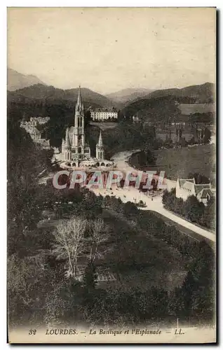 Ansichtskarte AK Lourdes La Basilique et L Esplanade