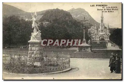 Cartes postales Lourdes statue de Saint Michel et les Allees