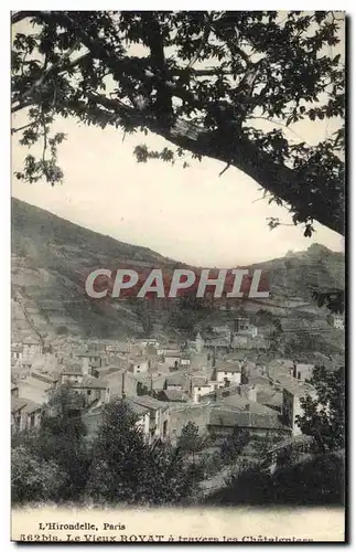 Cartes postales Le vieux Royat a travers les chataigniers