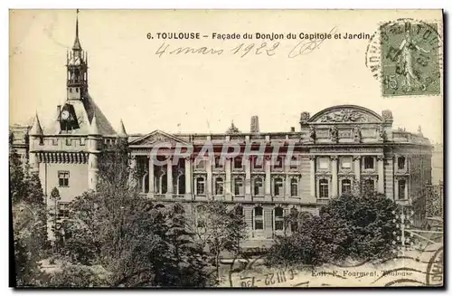 Ansichtskarte AK Toulouse Facade du Donjon du Capitole et Jardin