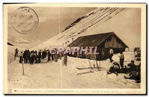 Ansichtskarte AK Luchon Peyresourde Skieurs au repos devant la cantine du col