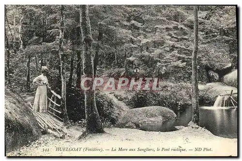 Ansichtskarte AK Huelgoat La Mare aux Sangliers le Pont rustique Femme