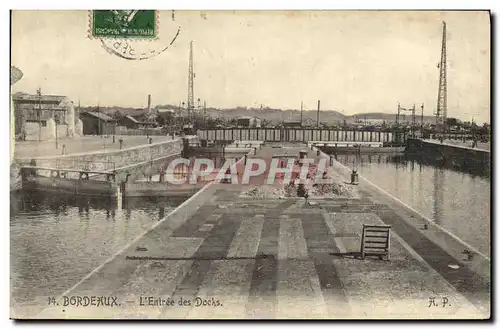 Cartes postales Bordeaux L Entree des Docks