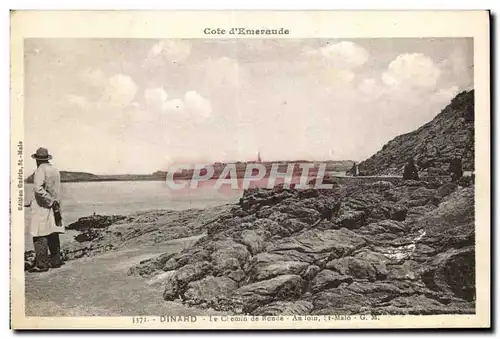 Cartes postales Dinard Le Chemin de Ronde Au loin St Malo