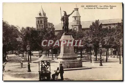 Cartes postales Bordeaux Les Allees Damour La Statue de Vercingetorix Vendeur de glaces