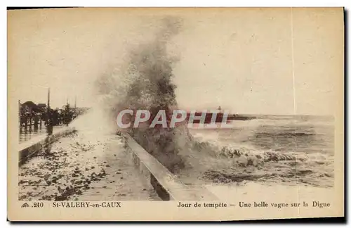 Cartes postales St Valery en Caux Jour de Tempete Une Belle vague sur la digue