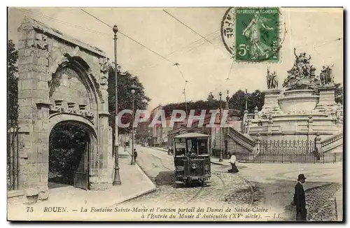 Ansichtskarte AK Rouen La Fontaine Sainte Marie et L Ancien Portail des Dames de Sainte Claire a l entree du muse