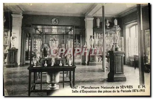 Ansichtskarte AK Manufacture Nationale de Sevres E M Salle d Exposition des Pieces de la Periode 1876 1910