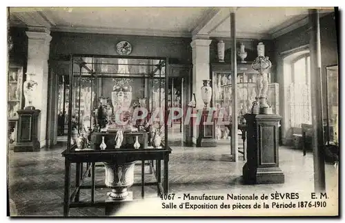 Ansichtskarte AK Manufacture Nationale de Sevres Salle d Exposition des pieces de la Periode 1876 1910