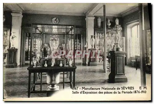 Ansichtskarte AK Manufacture Nationale de Sevres Salle d Exposition des pieces de la Periode 1876 1910