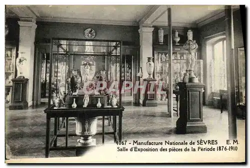 Cartes postales Manufacture Nationale de Sevres Salle d Exposition des pieces de la Periode 1876 1910