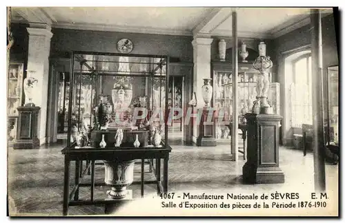 Ansichtskarte AK Manufacture Nationale de Sevres Salle d Exposition des pieces de la Periode 1876 1910