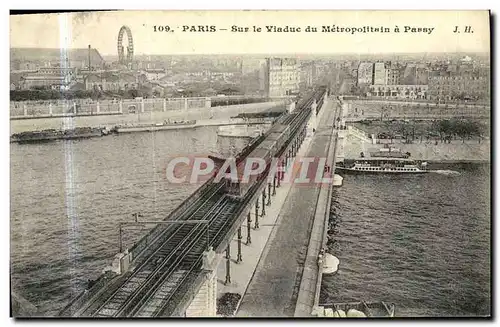 Cartes postales Paris Sur le Viaduc du Metropolitain a Passy Metro