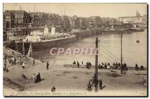 Ansichtskarte AK Dieppe Le Port la Gare Maritime et le Quai Henri IV Bateau