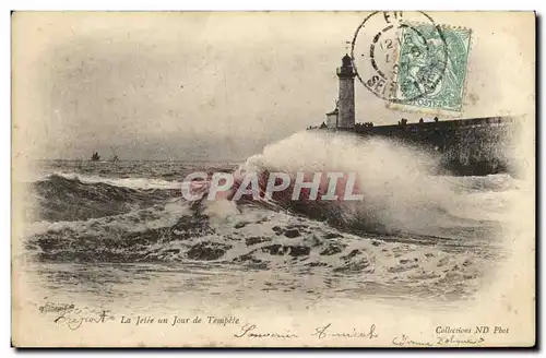 Cartes postales Eu La Jetee un Jour de Tempete Phare