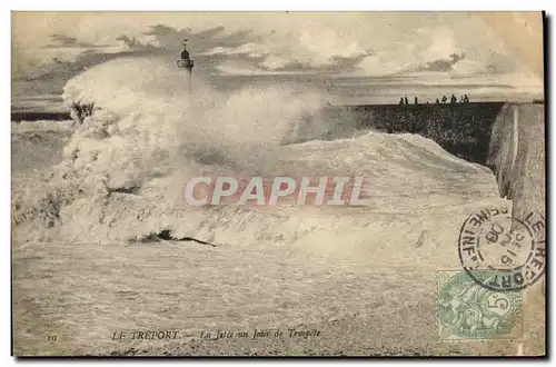 Ansichtskarte AK Le Treport La Jetee un Jour de Tempete Phare