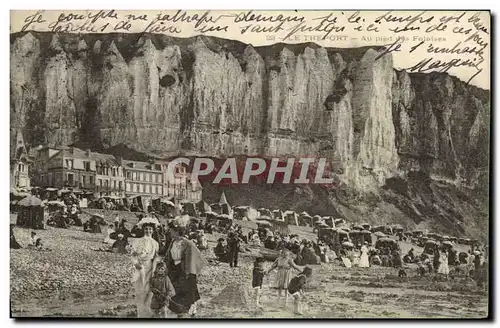 Cartes postales Le Treport Au pied des Falaises