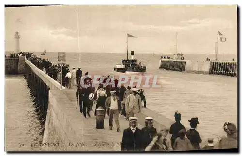 Cartes postales Le Treport Les Jetees Sortie de la Picardie Bateau