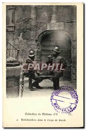 Cartes postales Marseille Notre Dame De La Garde Hallebardiers dans le corps de garde Militaria