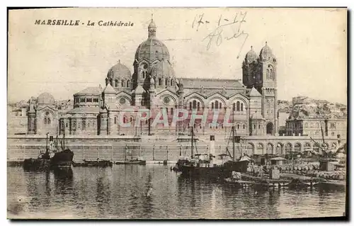 Ansichtskarte AK Marseille La Cathedrale Bateaux