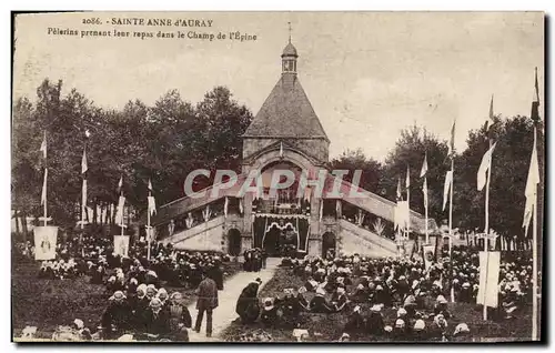 Cartes postales Saint Anne d Auray Pelerins prenant leur repas dans le champ de l Epine