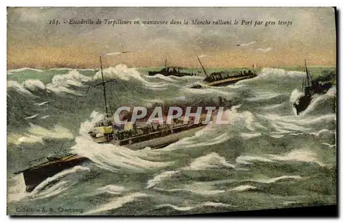 Ansichtskarte AK Bateau Guerre Escardile de Torpilleurs en manoeuvre dans la Manche ralliant le Port par gros tem