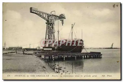 Ansichtskarte AK Bateau Guerre Arsenal de Sidi Abdallah Navire en reparation sous la grande grue