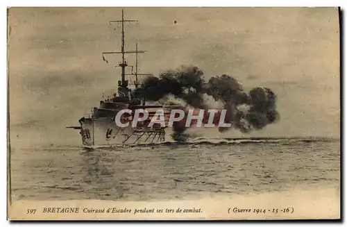 Ansichtskarte AK Bateau Guerre Bretagne Cuirasse d Escadre pendant ses tirs de combat