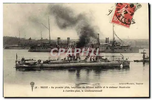 Ansichtskarte AK Bateau Guerre Brest Au Premler Plan Torpilleur de Defense Mobile et le Croiseur Montcalm Chateau