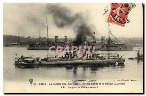 Cartes postales Bateau Guerre Brest Au Premler Plan Torpilleur de Defense Mobile et le Croiseur Montcalm Chateau