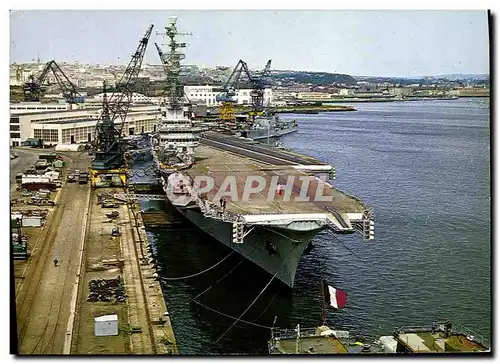 Cartes postales moderne Bateau Guerre La Bretagne Le Porte Avions Clemenceau