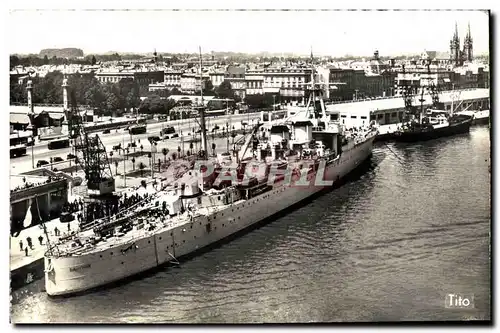 Cartes postales moderne Bateau Guerre Port Autonome Bordeaux Croiseur devant les Quinconces