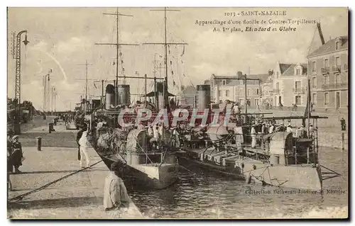 Ansichtskarte AK Bateau Guerre Saint Nazaire Appareillage d une Flotille de Contre Torpilleurs Etendard et Glaive