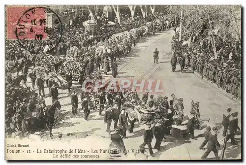 Ansichtskarte AK Bateau Guerre Toulon La Catastrophe de L Iena Les Funerailles des victimes Le defile des couronn