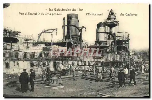 Cartes postales Cuirasse d Escadre Catastrophe d Iena Vue d ensemble pendant l enlevement des cadavres Toulon