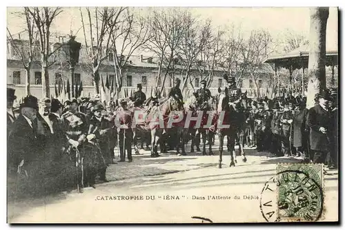 Cartes postales Catastrophe Du Iena Dans L Attente du Defile Bateau Toulon