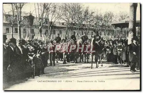 Cartes postales Catastrophe Du Iena Dans L Attente du Defile Bateau Toulon