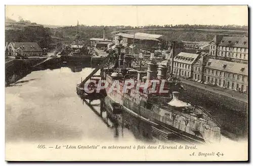 Ansichtskarte AK Bateau le Leon Gambetta en achevement a flots dans les arsenals de Brest