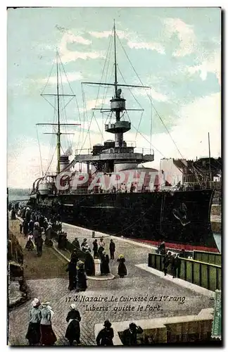 Cartes postales Bateau St Nazaire Cuirasse de 1er rang Liberte quitte le port