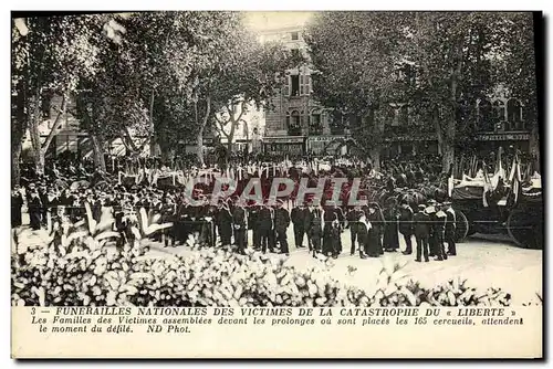 Cartes postales Bateau Catastrophe de la Liberte Funerailles Les familles des victimes assemblees Toulon