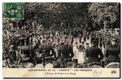 Cartes postales Bateau Catastrophe de la Liberte Toulon Prolonge d artillerie portant les cercueils des officier