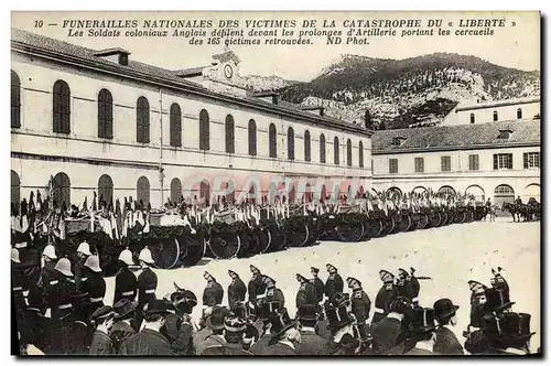 Ansichtskarte AK Bateau Funerailles nationales des victimes de la catastrophe du Liberte Toulon Les soldats colon