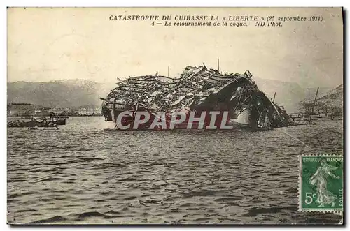 Cartes postales Bateau Catastrophe du cuirasse Le Liberte Le retournement de la coque