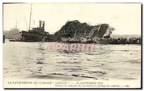 Cartes postales Bateau Catastrophe du Liberte Toulon Travaux de recherche des survivants et repechage des cadavr