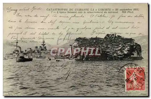 Cartes postales Bateau Catastrophe du Liberte Toulon L epave laissant voir le retournement du cuirasse