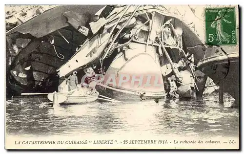 Cartes postales Bateau Catastrophe du Liberte Toulon La recherche des cadavres